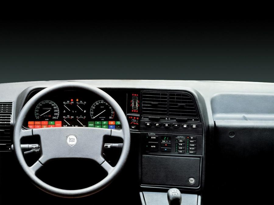  Lancia Thema 1984 года  (фото 10 из 26)